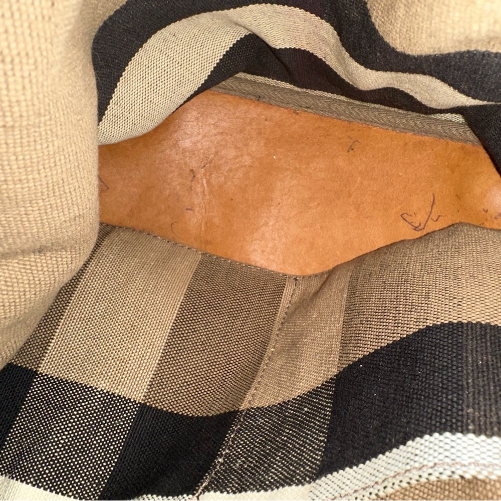 Burberry Ashby bucket tote bag - Picture 13 of 16